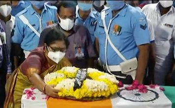 ധീര ജവാന് ആദരാഞ്ജലികൾ അർപ്പിച്ച് ജന്മനാട്. ജൂനിയർ വാറന്റ് ഓഫീസർ എ പ്രദീപിന്റെ ഭൗതിക ശരീരം പൊതു ദർശനത്തിനെത്തിച്ചു