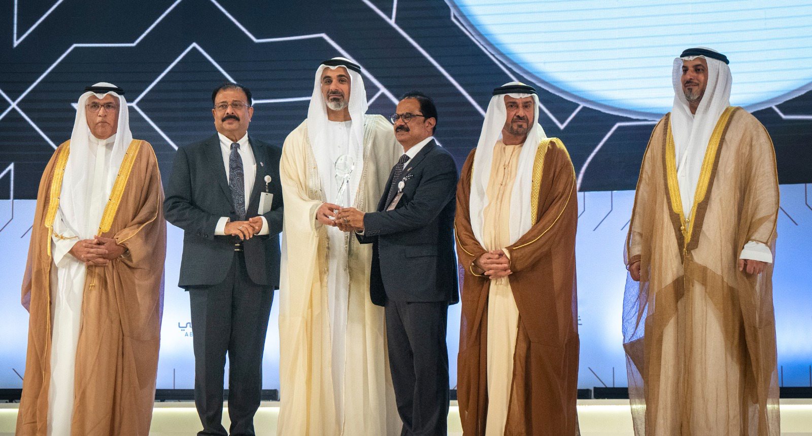 ലുലു ഹൈപ്പർമാർക്കറ്റിന് ശൈഖ് ഖലീഫ എക്സലൻസ് പുരസ്കാരം