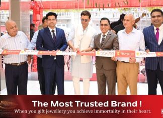കല്യാണ് ജൂവലേഴ്സിന്റെ ഇരുന്നൂറാമത് ഷോറൂം ജമ്മുവില് ബോളിവുഡ് സൂപ്പര്താരം ഹൃത്വിക് റോഷന് ഉദ്ഘാടനം ചെയ്തു.