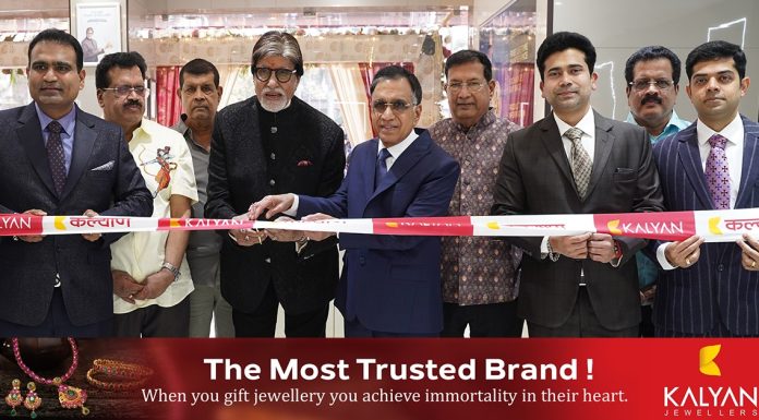 അയോധ്യയില് കല്യാണ് ജൂവലേഴ്സിന്റെ 250-മത് ഷോറൂം അമിതാഭ് ബച്ചന് ഉദ്ഘാടനം ചെയ്തു.