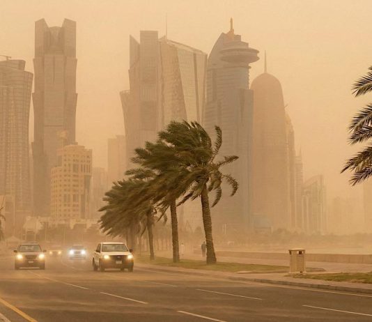 ഖത്തറിൽ ശക്തമായ പൊടിക്കാറ്റ് വീശിയടിക്കുന്നതിനാൽ ജനങ്ങൾ അതീവ ജാഗ്രത പാലിക്കണമെന്ന് കാലാവസ്ഥാ നിരീക്ഷണ കേന്ദ്രം..